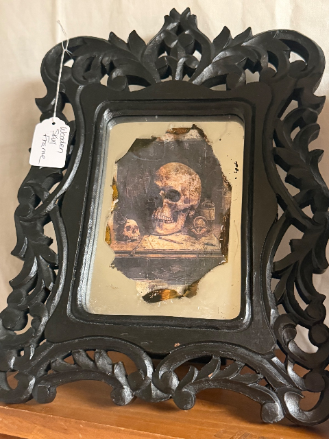 Wooden Skull Frame