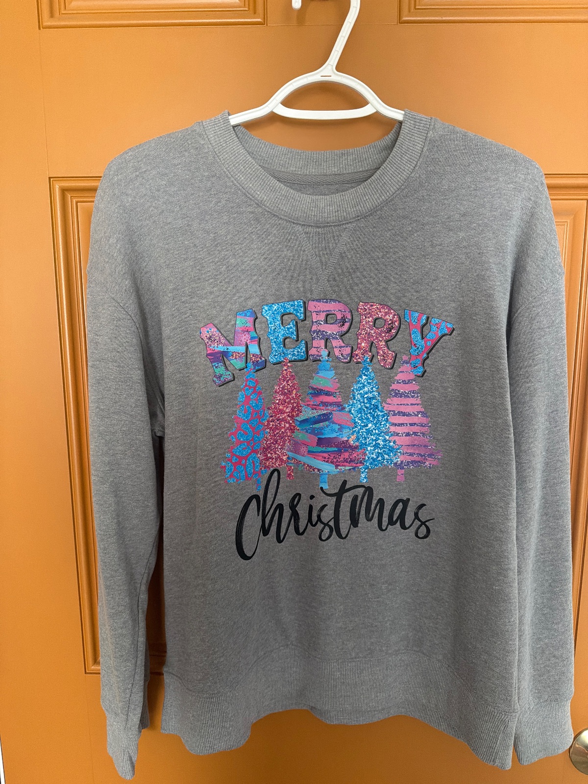 Medium gray long sleeve sweatshirt