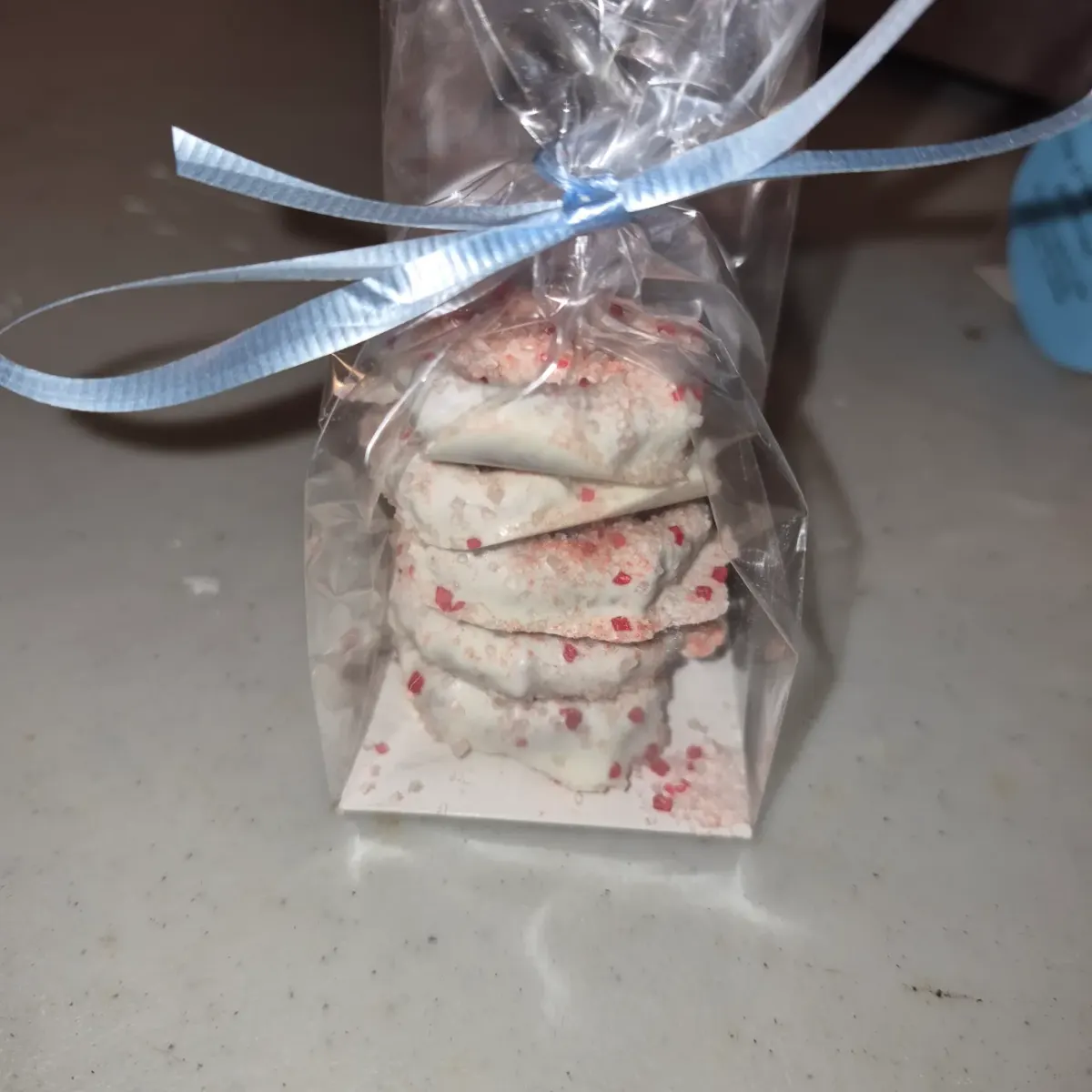 White pretzels with strawberry sugar
