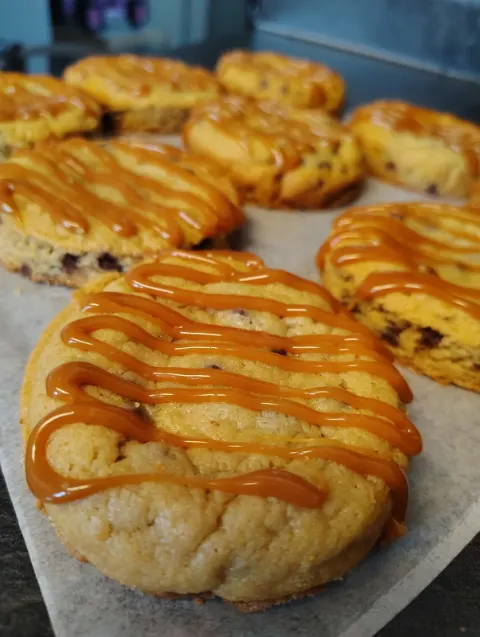 Chocolate chip Carmel cookie