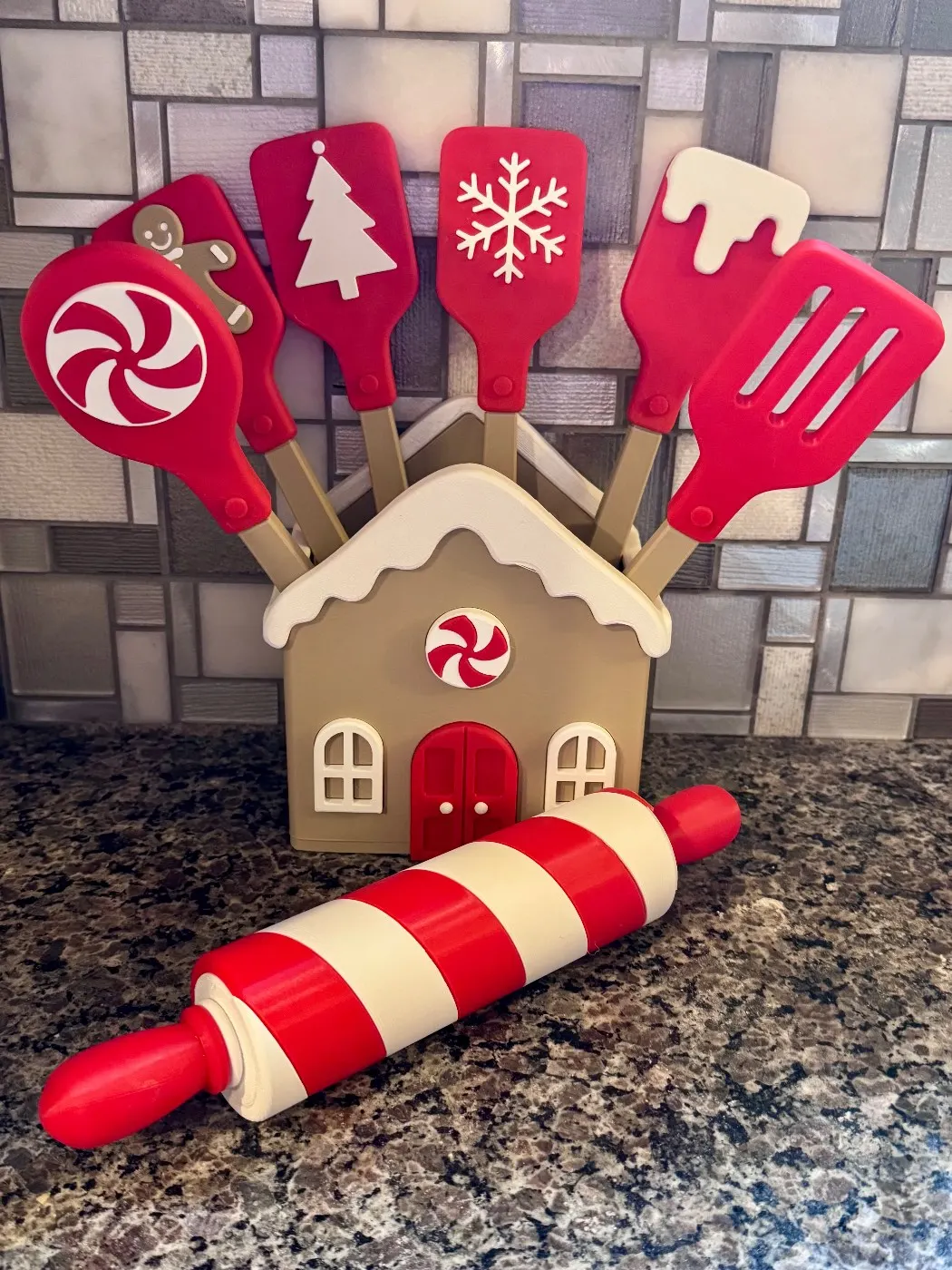 Gingerbread House Utensils Holder Play Set