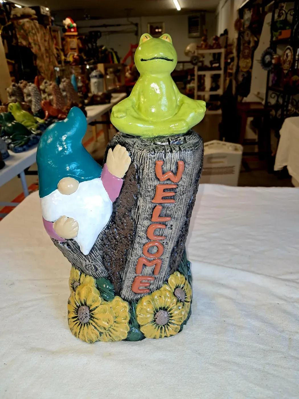 Welcome Log with Gnome & Frog